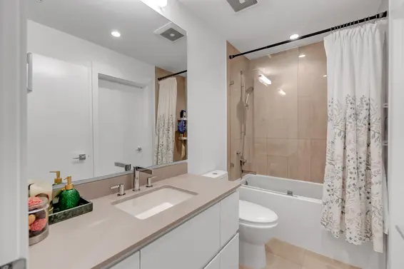 303 715 West 15 Street, North Vancouver For Sale - image 10