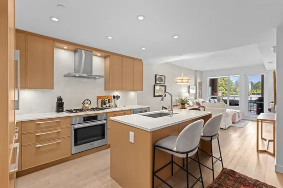 402 3220 Connaught Crescent, North Vancouver For Sale - image 2