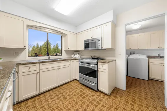 4877 Cedarcrest Avenue, North Vancouver For Sale - image 11