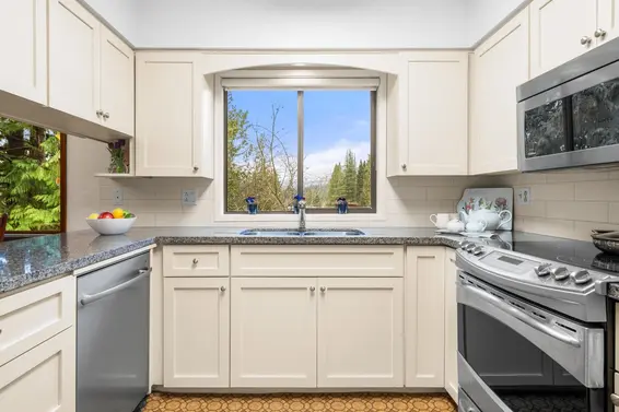 4877 Cedarcrest Avenue, North Vancouver For Sale - image 12