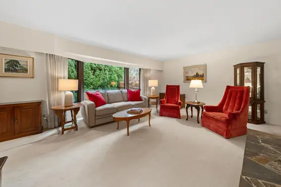 4877 Cedarcrest Avenue, North Vancouver For Sale - image 3