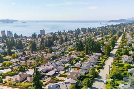 2128 Mathers Avenue, West Vancouver For Sale - image 8