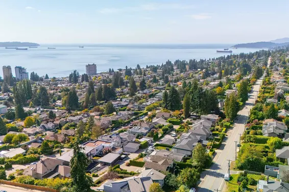 2128 Mathers Avenue, West Vancouver For Sale - image 9