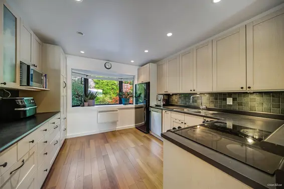 430 Crosscreek Road, Lions Bay For Sale - image 12