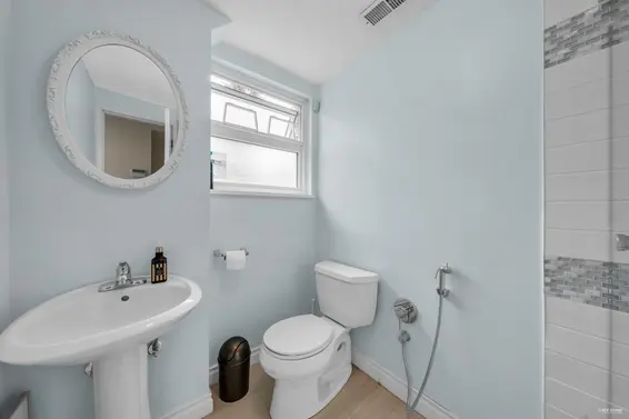 3566 Regent Avenue, North Vancouver For Sale - image 37