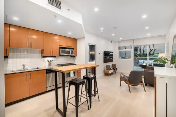 301 168 East Esplanade, North Vancouver For Sale - image 2