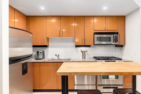301 168 East Esplanade, North Vancouver For Sale - image 3