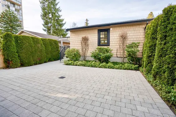 1295 Clyde Avenue, West Vancouver For Sale - image 11