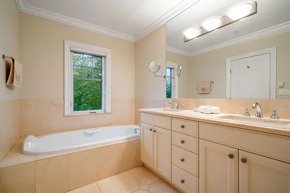 1295 Clyde Avenue, West Vancouver For Sale - image 19