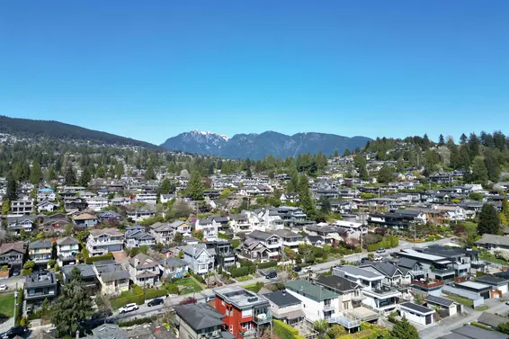 1295 Clyde Avenue, West Vancouver For Sale - image 39