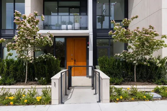 TH1 135 East 13th Street, North Vancouver For Sale - image 3