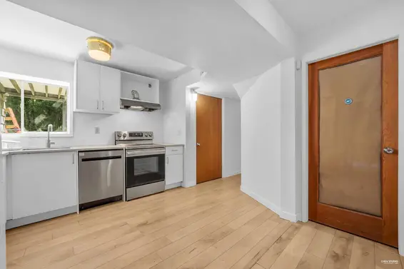 4578 Capilano Road, North Vancouver For Sale - image 17