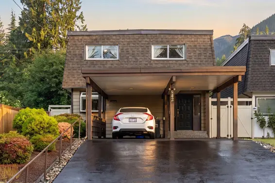 942 Montroyal Boulevard, North Vancouver
