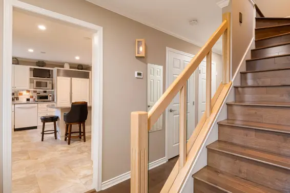 942 Montroyal Boulevard, North Vancouver For Sale - image 13