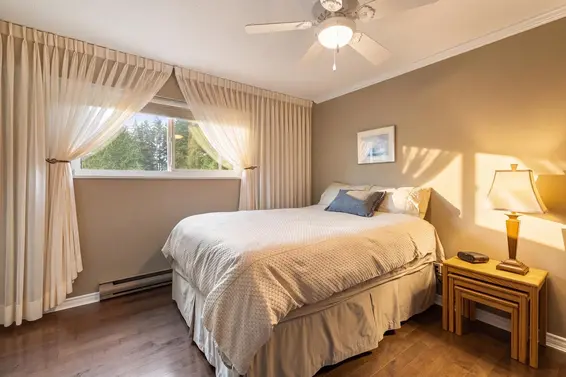 942 Montroyal Boulevard, North Vancouver For Sale - image 19