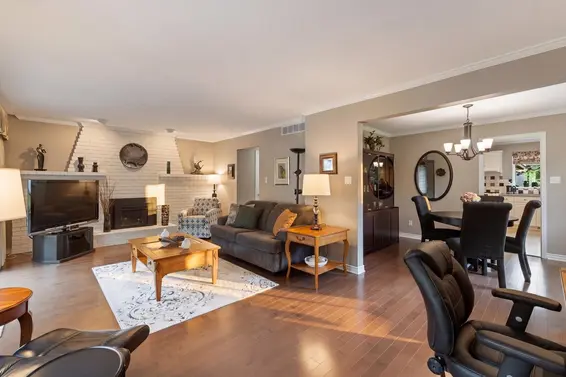 942 Montroyal Boulevard, North Vancouver For Sale - image 4
