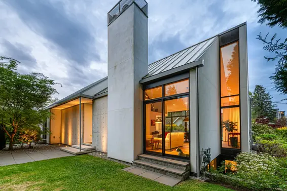 1990 Fulton Avenue, West Vancouver