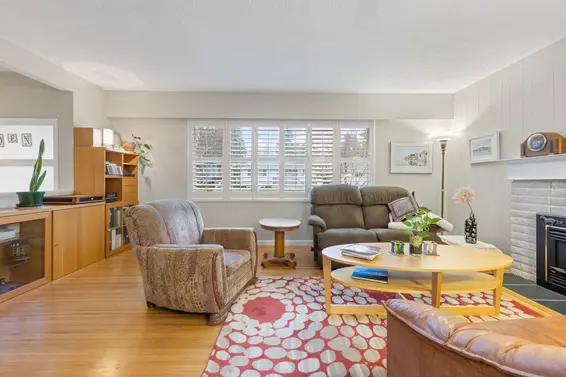 317 East 22nd Street, North Vancouver For Sale - image 2
