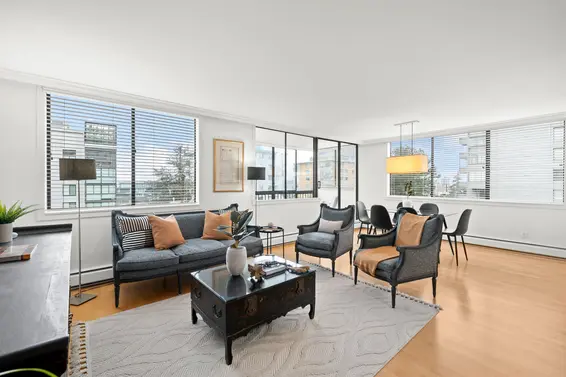 402 555 13th Street, West Vancouver