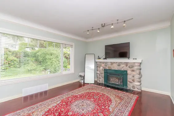 341 West 24th Street, North Vancouver For Sale - image 3