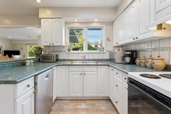 2658 Newmarket Drive, North Vancouver For Sale - image 8