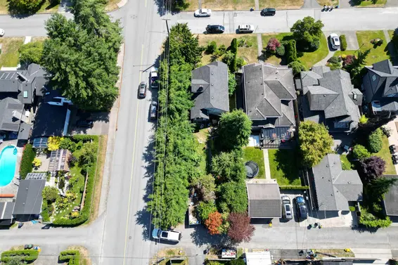 796 East 11th Street, North Vancouver For Sale - image 2