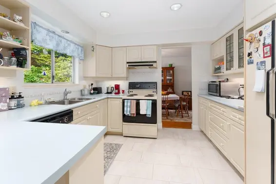 3692 Maginnis Avenue, North Vancouver For Sale - image 11