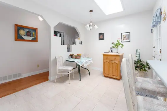 3692 Maginnis Avenue, North Vancouver For Sale - image 13