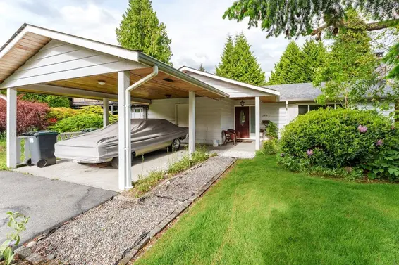 3692 Maginnis Avenue, North Vancouver For Sale - image 2