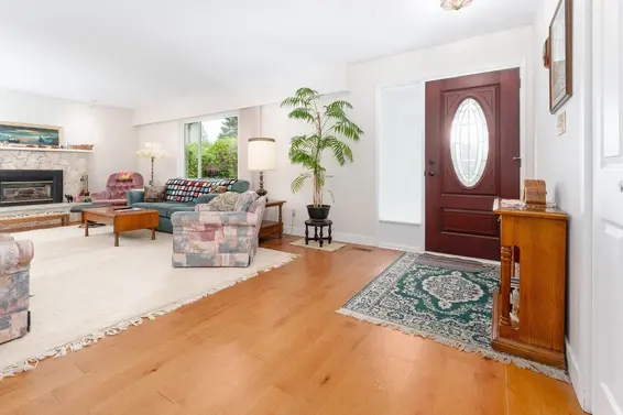 3692 Maginnis Avenue, North Vancouver For Sale - image 8