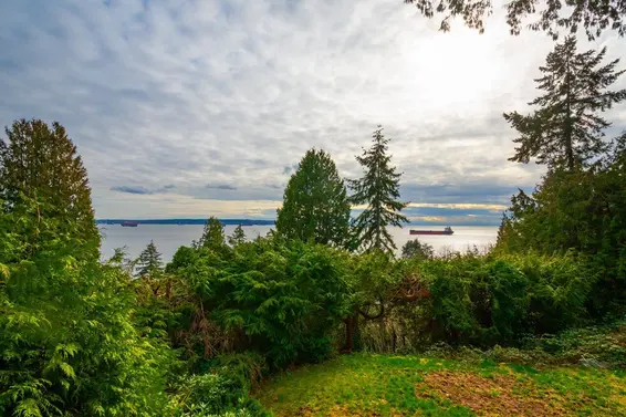 3284 Mathers Avenue, West Vancouver For Sale - image 3