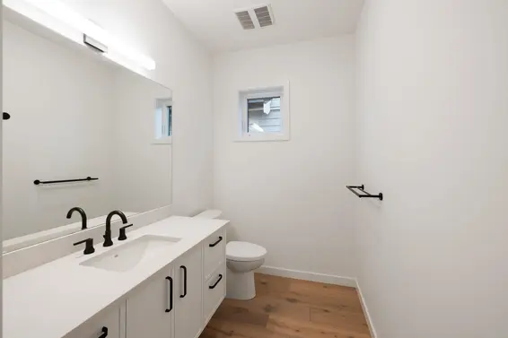 614 East 9Th Street, North Vancouver For Sale - image 16