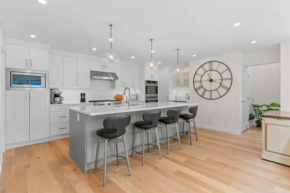 2387 Caledonia Avenue, North Vancouver For Sale - image 4