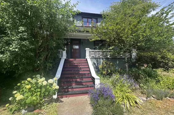 364 East 14th Street, North Vancouver For Sale - image 2