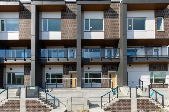 5 752 East 3Rd Street, North Vancouver