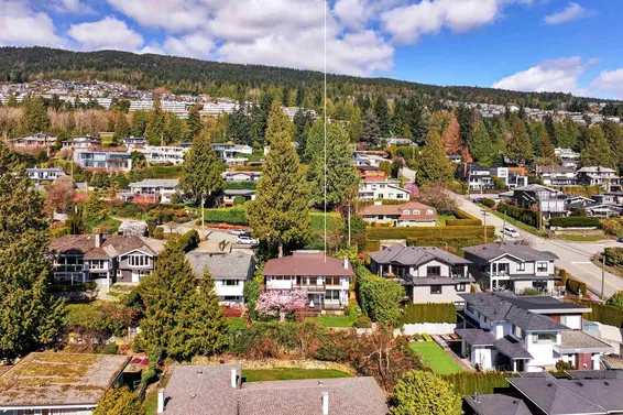 2220 Queens Avenue, West Vancouver For Sale - image 38