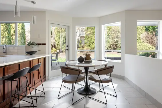 2323 Inglewood Avenue, West Vancouver For Sale - image 12