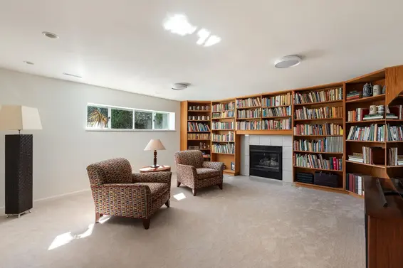 2323 Inglewood Avenue, West Vancouver For Sale - image 25