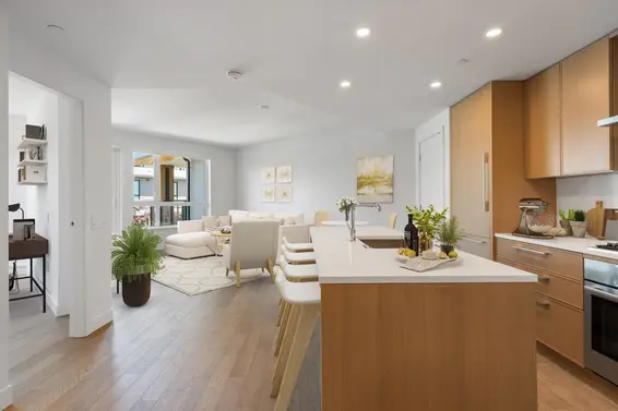 323 3220 Connaught Crescent, North Vancouver