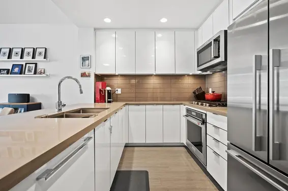 328 255 West 1st Street, North Vancouver