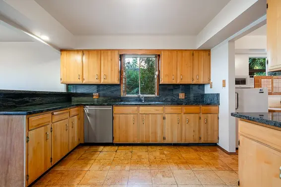 3898 Southridge Avenue, West Vancouver For Sale - image 20