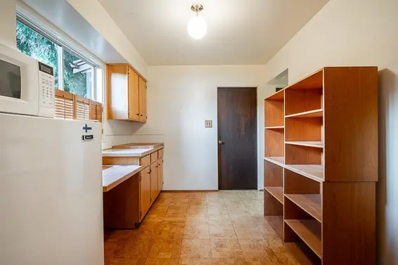 3898 Southridge Avenue, West Vancouver For Sale - image 23