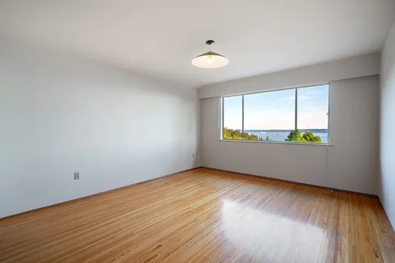 3898 Southridge Avenue, West Vancouver For Sale - image 27