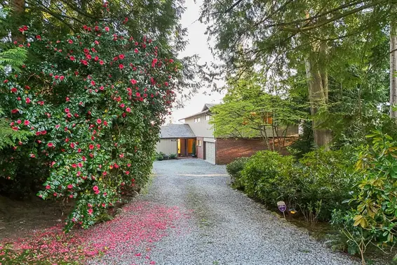3898 Southridge Avenue, West Vancouver For Sale - image 4