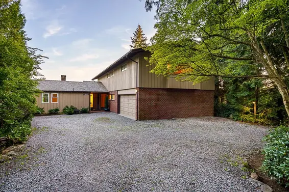 3898 Southridge Avenue, West Vancouver For Sale - image 5