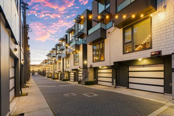 32 720 East 3rd Street, North Vancouver