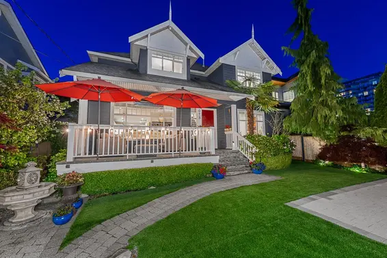 1075 Esplanade Avenue, West Vancouver