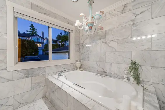 1075 Esplanade Avenue, West Vancouver For Sale - image 19