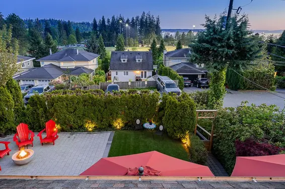 1075 Esplanade Avenue, West Vancouver For Sale - image 2