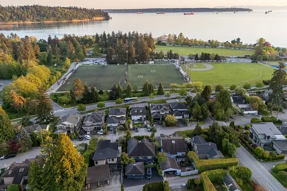 1075 Esplanade Avenue, West Vancouver For Sale - image 28